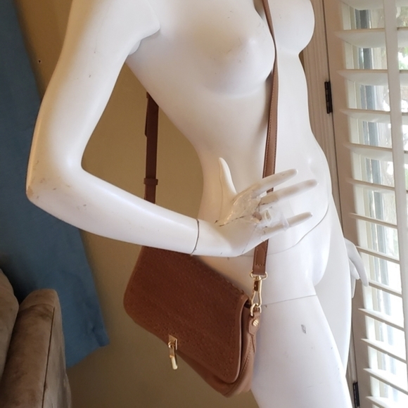 - Elizabeth & James Cynnie Leather Crossbody - Picture 3 of 9